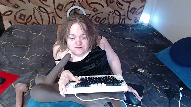 Snapshot of MiniNatalie chatting on 03/17/25, 11:00 MiniNatalie online show from 03/17/25, 11:00