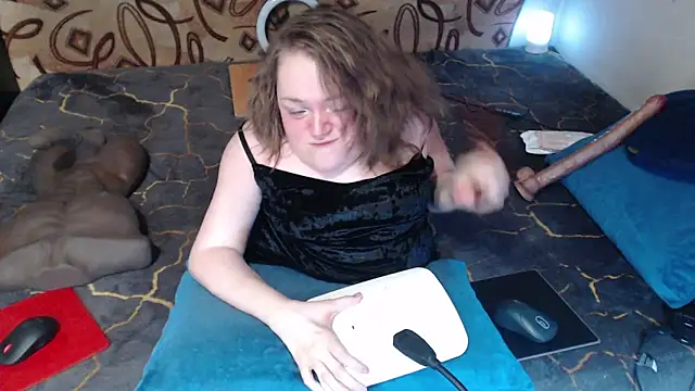 Snapshot of MiniNatalie chatting on 03/18/25, 02:04 MiniNatalie online show from 03/18/25, 02:04