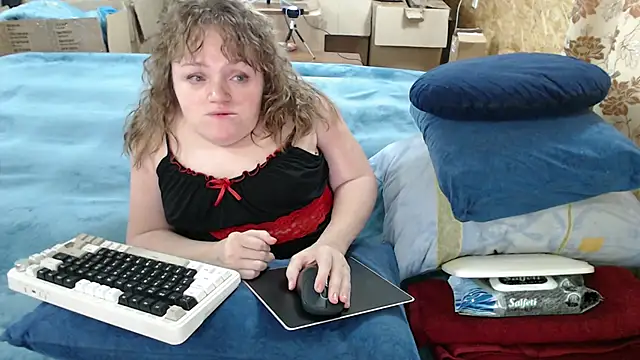 Snapshot of MiniNatalie chatting on 09/09/25, 04:34 MiniNatalie online show from 09/09/25, 04:34