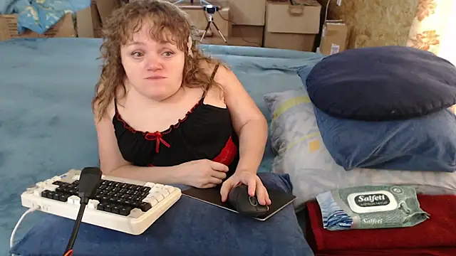 Snapshot of MiniNatalie chatting on 09/10/25, 05:40 MiniNatalie online show from 09/10/25, 05:40