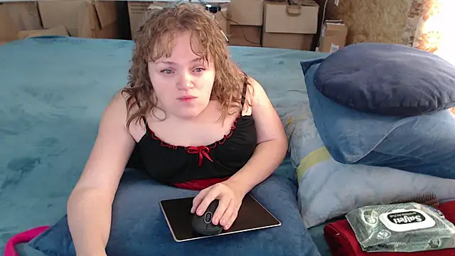 Snapshot of MiniNatalie chatting on 09/12/25, 04:45 MiniNatalie online show from 09/12/25, 04:45