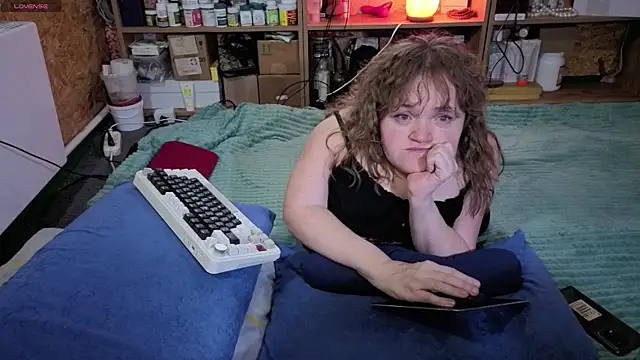 MiniNatalie online show from 11/21/25, 06:23