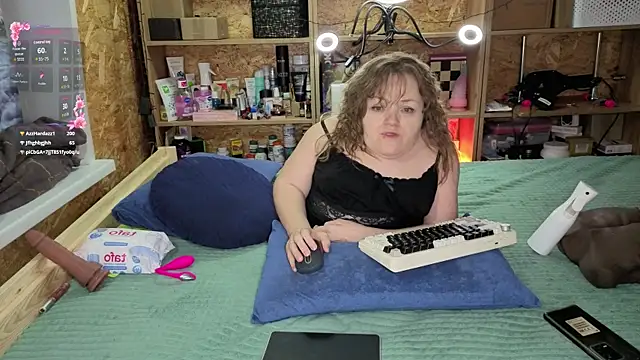 MiniNatalie online show from 12/21/25, 05:09