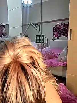 Twerkqueenn online show from 05/13/26, 04:37
