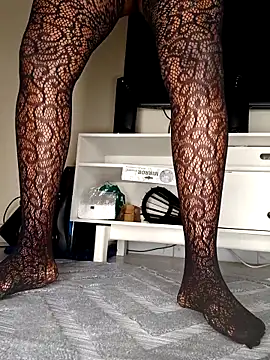 Lucyy1 online show from 10/02/25, 09:44