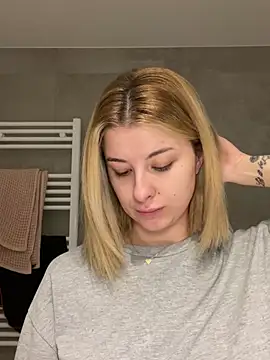 Mia-Minou online show from 01/04/25, 10:38