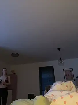 Mia-Minou online show from 04/10/26, 07:40