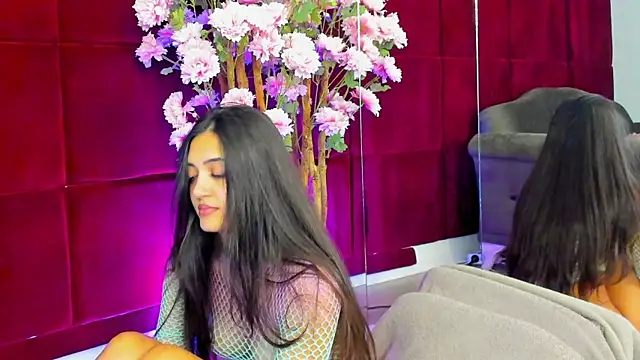 Alexxa online show from 10/31/25, 06:31