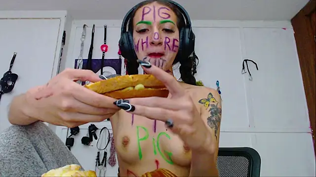 Eloise-brown online show from 02/11/25, 09:03