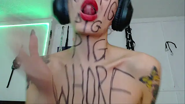 Eloise-brown online show from 02/18/25, 01:21