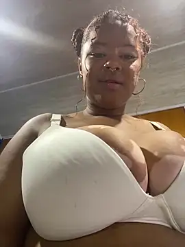 Snapshot of antonella_19x chatting on 03/20/25, 06:19 antonella 19x online show from 03/20/25, 06:19