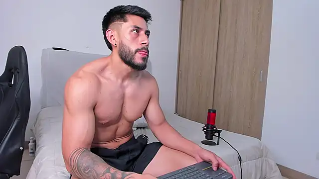 Snapshot of alexxxmachine chatting on 03/15/25, 11:39 alexxxmachine online show from 03/15/25, 11:39