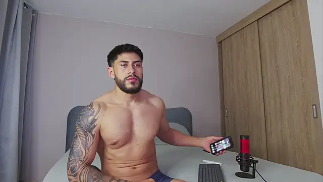 Snapshot of alexxxmachine chatting on 10/17/25, 10:34 alexxxmachine online show from 10/17/25, 10:34