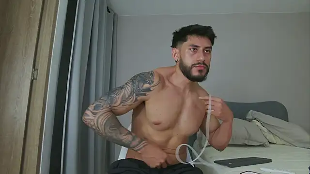 Snapshot of alexxxmachine chatting on 10/29/25, 12:02 alexxxmachine online show from 10/29/25, 12:02