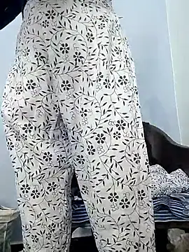 Snapshot of Noorkhatoon chatting on 09/17/25, 01:57 Noorkhatoon online show from 09/17/25, 01:57