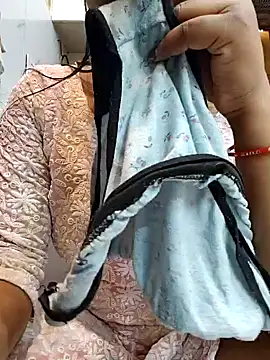 Manpreet kaur21 online show from 02/02/25, 06:48