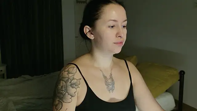 VioletCatt online show from 10/21/25, 05:41