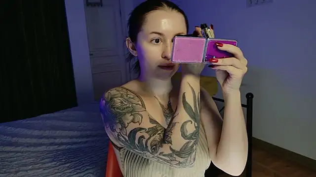 VioletCatt online show from 12/17/25, 08:20