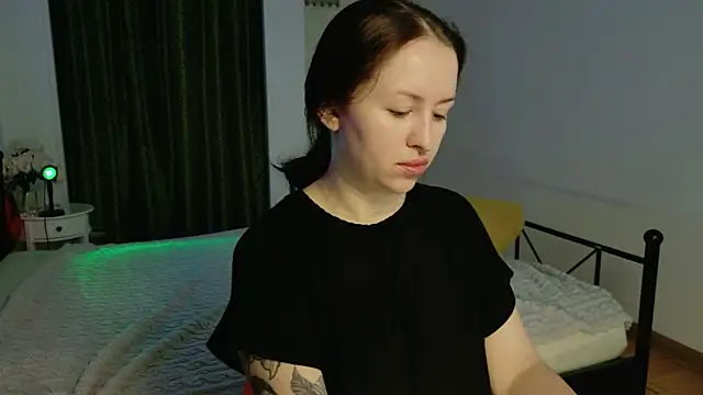 Snapshot of VioletCatt chatting on 06/09/26, 05:41 VioletCatt online show from 06/09/26, 05:41