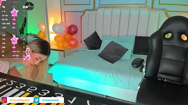 Snapshot of charlotte__grey chatting on 01/19/25, 04:04 charlotte grey online show from 01/19/25, 04:04
