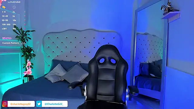 Snapshot of charlotte__grey chatting on 03/01/25, 07:37 charlotte grey online show from 03/01/25, 07:37