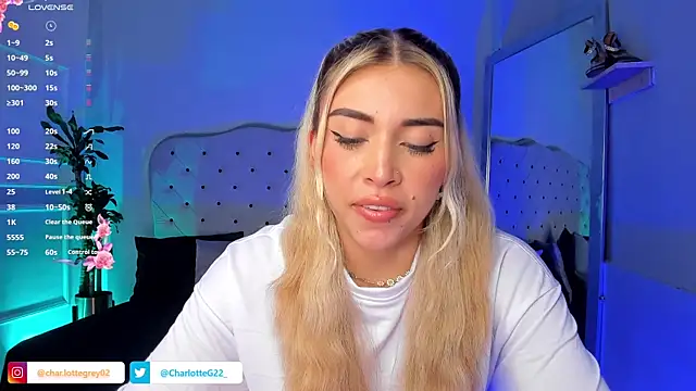 Snapshot of charlotte__grey chatting on 03/04/25, 11:22 charlotte grey online show from 03/04/25, 11:22