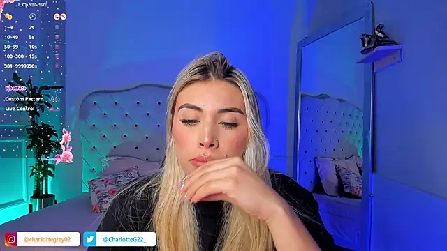 Snapshot of charlotte__grey chatting on 03/07/25, 07:49 charlotte grey online show from 03/07/25, 07:49