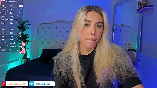 Snapshot of charlotte__grey chatting on 03/12/25, 08:20 charlotte grey online show from 03/12/25, 08:20