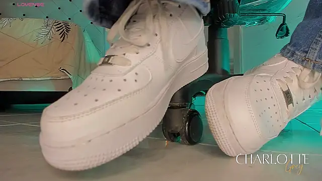 charlotte  grey online show from 01/05/26, 08:23