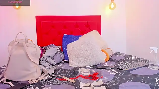 Mia thompson 19 online show from 02/24/25, 07:41