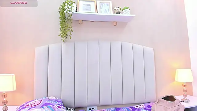 Mia thompson 19 online show from 01/07/26, 07:16