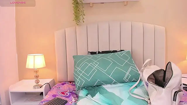 Mia thompson 19 online show from 01/09/26, 05:59