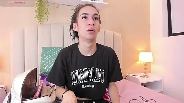 Mia thompson 19 online show from 01/14/26, 06:57