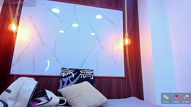 Mia thompson 19 online show from 03/06/26, 08:27