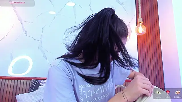 Mia thompson 19 online show from 03/14/26, 07:30