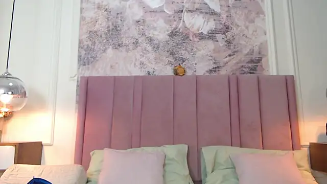 Snapshot of SabrinaDevill chatting on 06/03/26, 01:14 SabrinaDevill online show from 06/03/26, 01:14