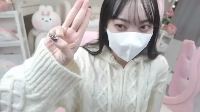 momo room online show from 01/04/25, 04:44
