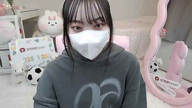 momo room online show from 01/23/25, 01:13