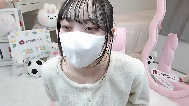 momo room online show from 01/25/25, 09:36
