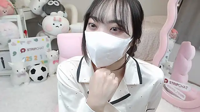 momo room online show from 02/01/25, 09:43