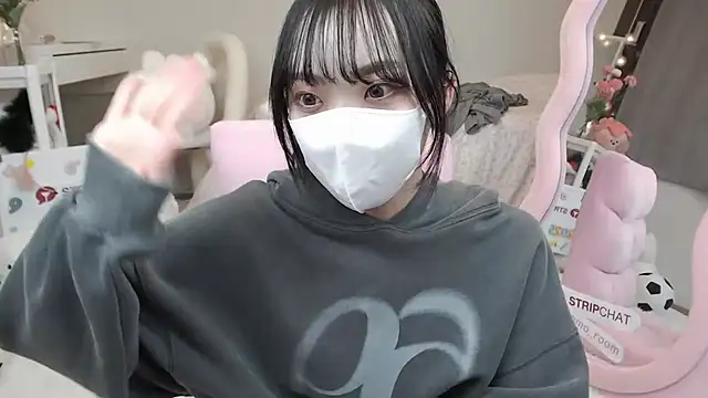 momo room online show from 03/01/25, 10:34
