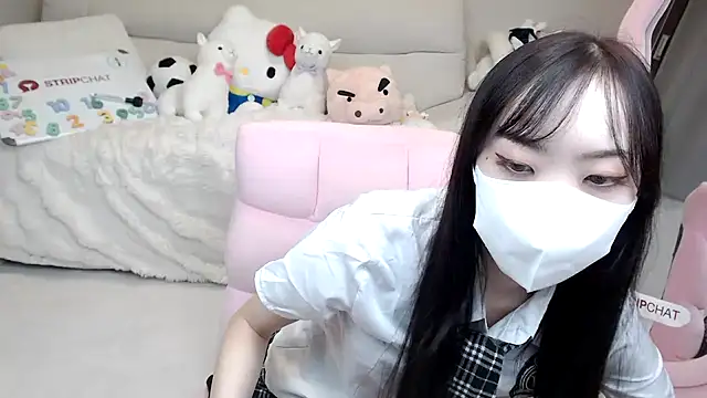 momo room online show from 10/16/25, 10:38