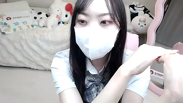momo room online show from 10/17/25, 10:40