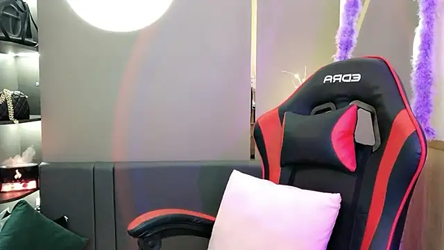 Snapshot of witch-39 chatting on 12/26/24, 11:24 witch-39 online show from 12/26/24, 11:24