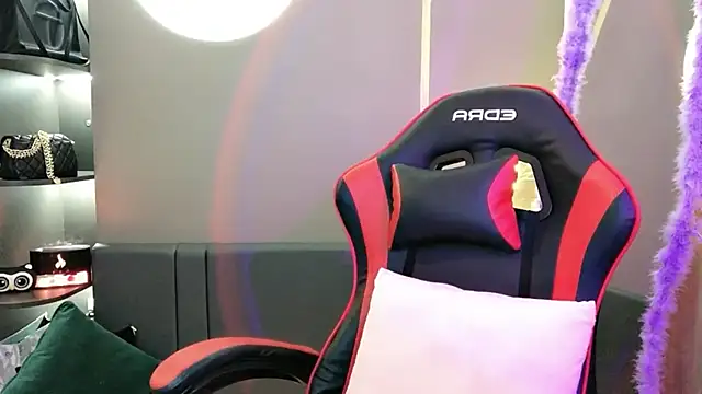 Snapshot of witch-39 chatting on 12/27/24, 02:25 witch-39 online show from 12/27/24, 02:25