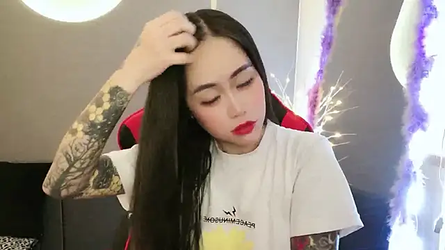 Snapshot of witch-39 chatting on 01/08/25, 01:11 witch-39 online show from 01/08/25, 01:11