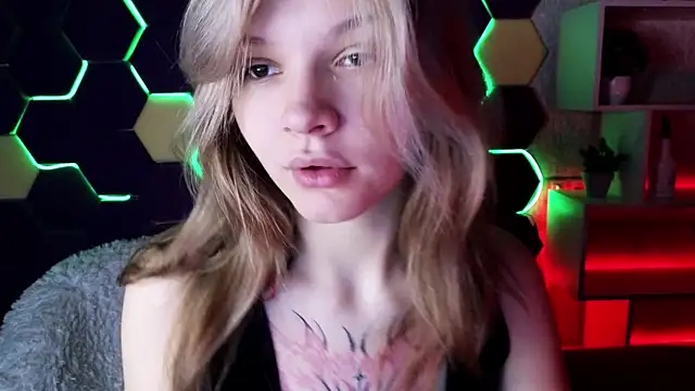 LitaBrom online show from 12/25/24, 01:53