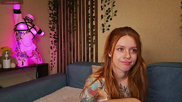 Snapshot of _SweetFox_ chatting on 09/12/25, 12:55  SweetFox  online show from 09/12/25, 12:55