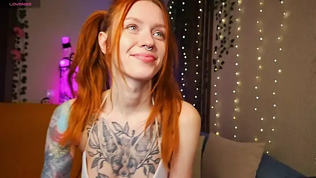 Snapshot of _SweetFox_ chatting on 11/14/25, 02:32 SweetFox online show from 11/14/25, 02:32