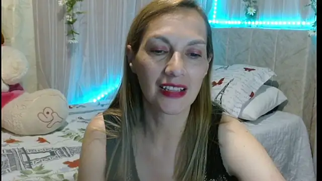 italagomez  online show from 02/03/25, 11:58